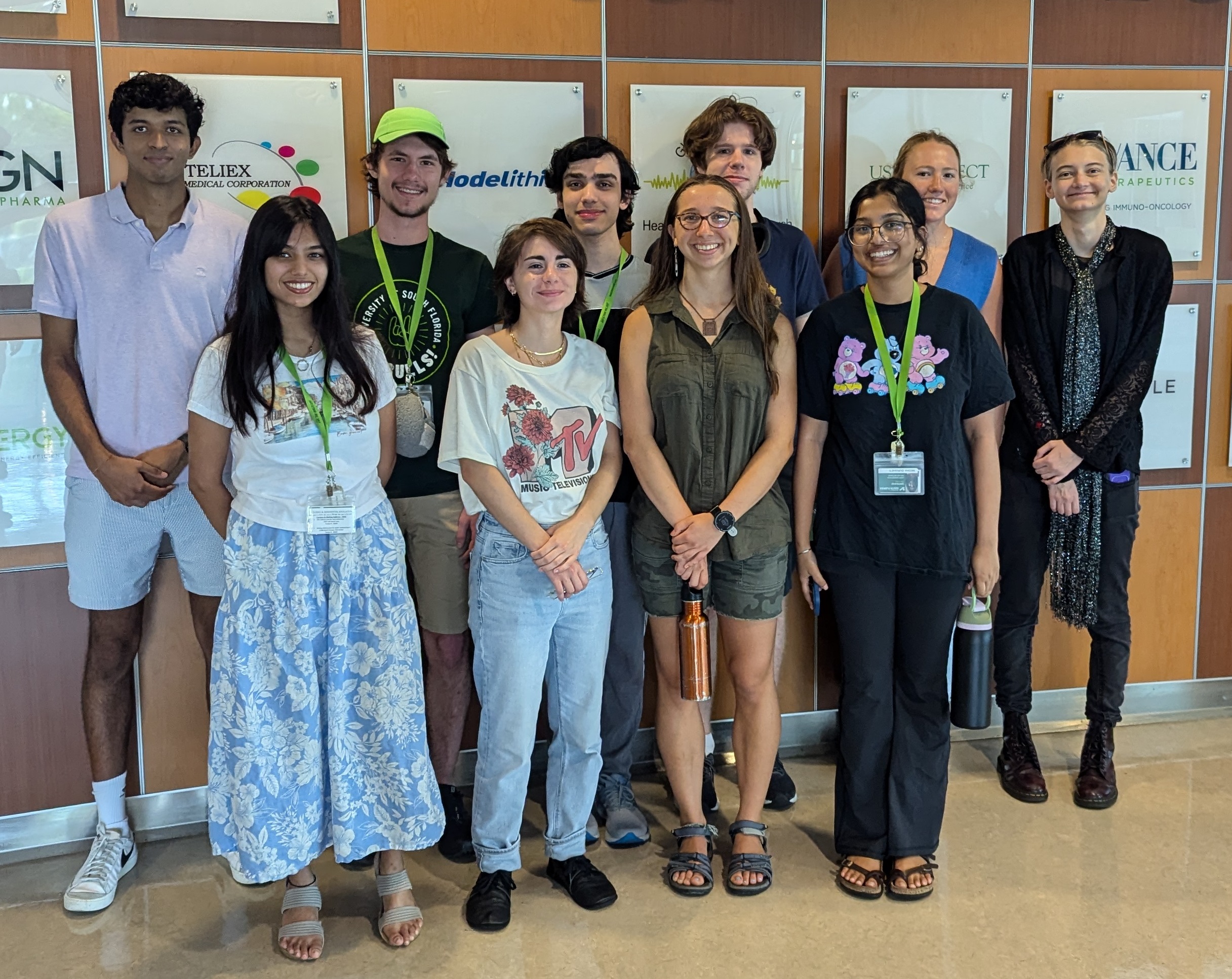 REU students group photo